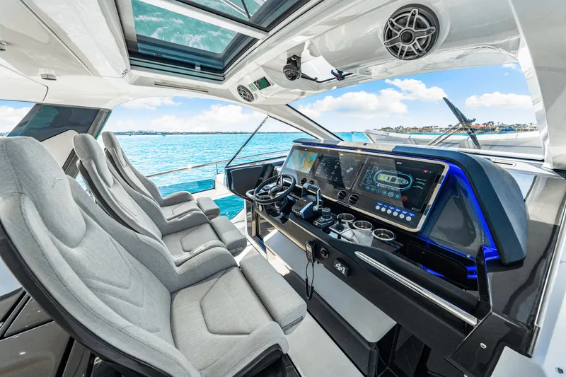 Slide: The Image of Azimut Verve 48 2025 - 21