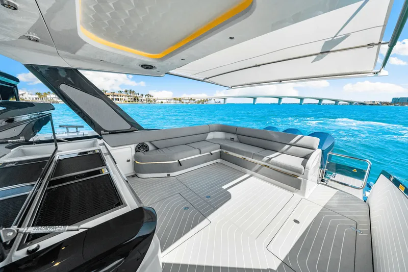 Slide: The Image of Azimut Verve 48 2025 - 24