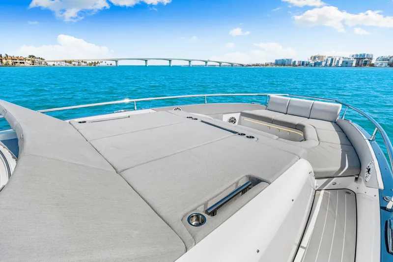 Slide: The Image of Azimut Verve 48 2025 - 28