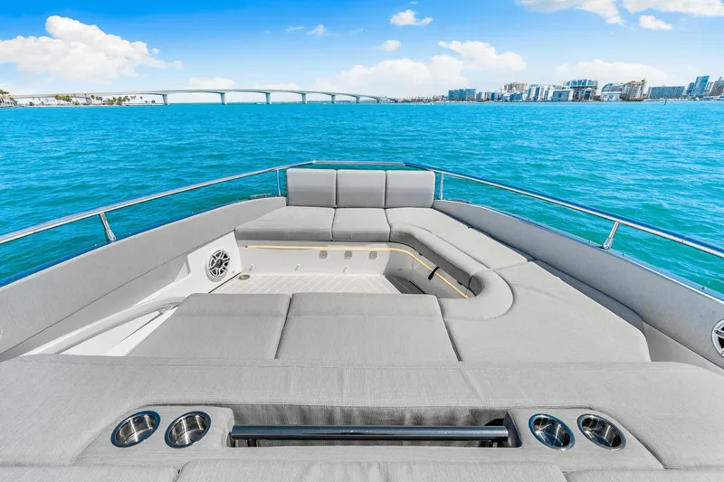 Slide: The Image of Azimut Verve 48 2025 - 29