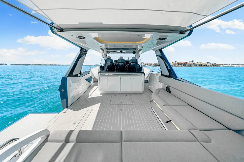 Slide: The Image of Azimut Verve 48 2025 - 32