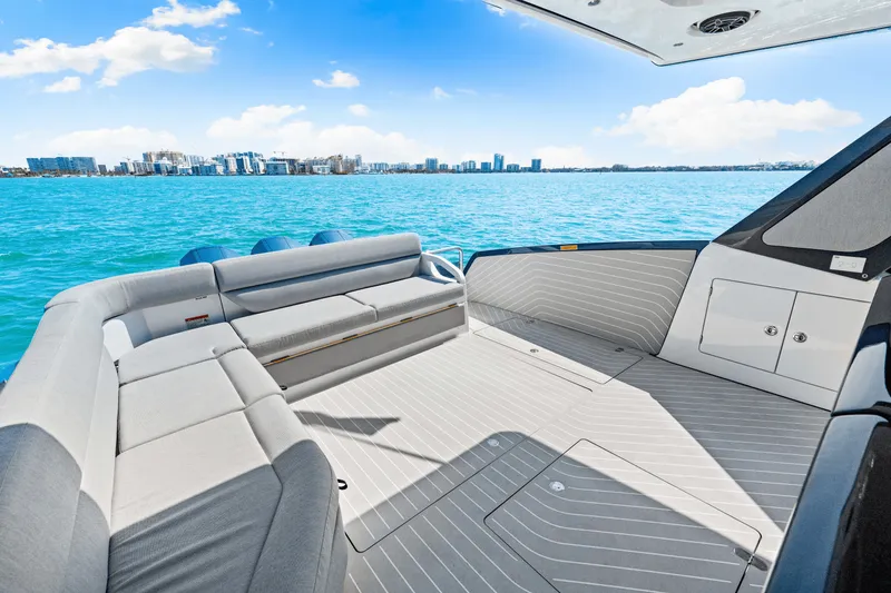 Slide: The Image of Azimut Verve 48 2025 - 35