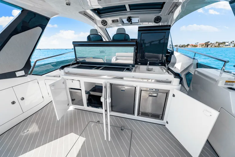 Slide: The Image of Azimut Verve 48 2025 - 36