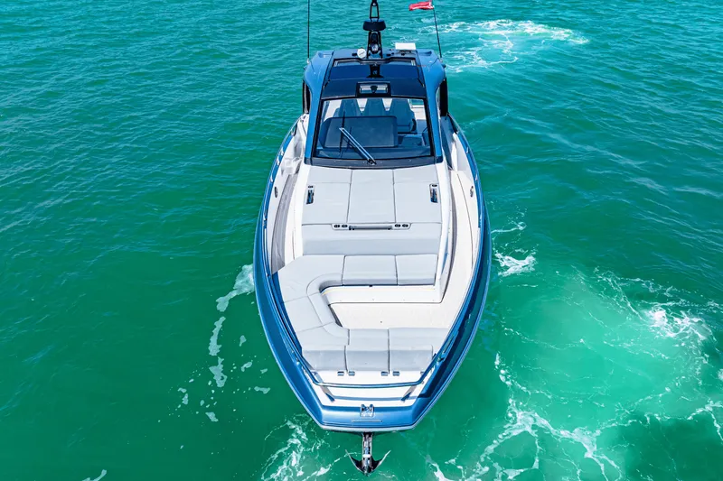 Slide: The Image of Azimut Verve 48 2025 - 43