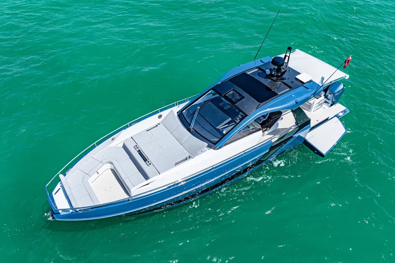 Slide: The Image of Azimut Verve 48 2025 - 47