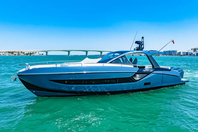 Slide: The Image of Azimut Verve 48 2025 - 48