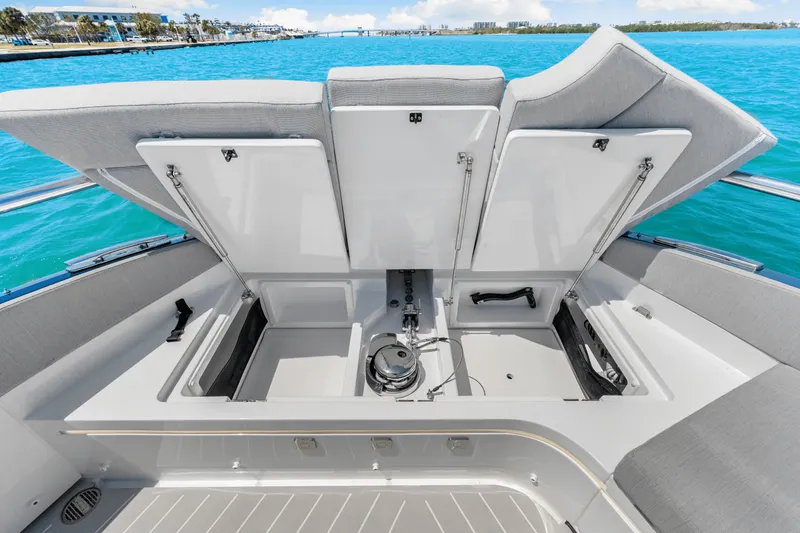 Slide: The Image of Azimut Verve 48 2025 - 55