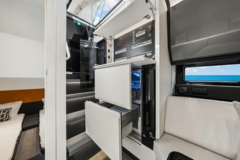 Slide: The Image of Azimut Verve 48 2025 - 62