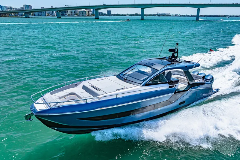 Slide: The Image of Azimut Verve 48 2025 - 9