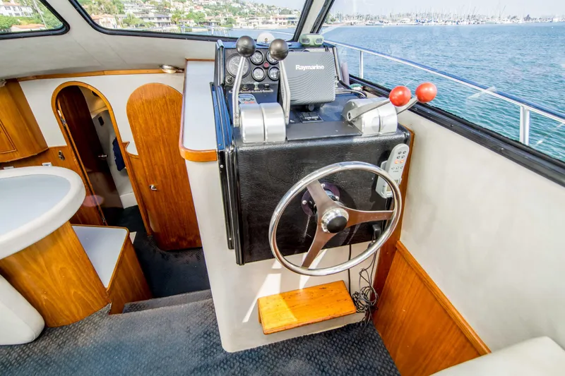 Slide: The Image of Mediterranean 38 SPORTFISHER 1989 - 12