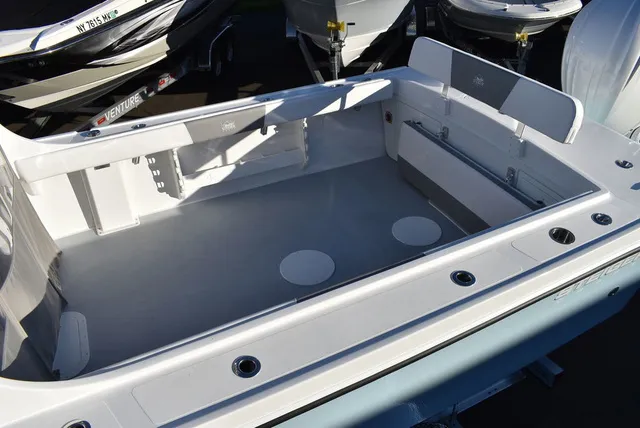 Slide: The Image of Steiger Craft 255 Miami 2026 - 16