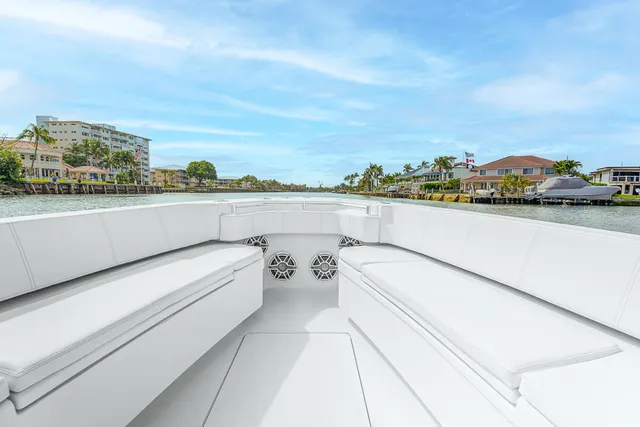 Slide: The Image of Contender 39ST CUSTOM BUILD 39' 2026 - 10