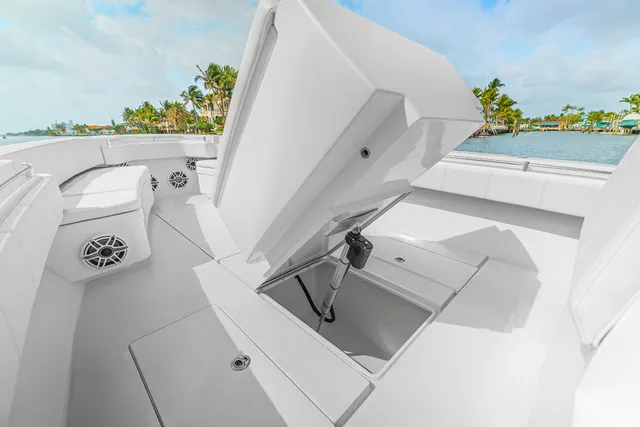 Slide: The Image of Contender 39ST CUSTOM BUILD 39' 2026 - 15