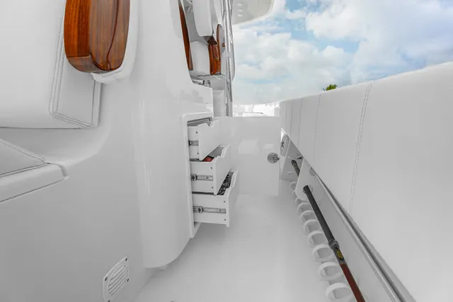 Slide: The Image of Contender 39ST CUSTOM BUILD 39' 2026 - 19