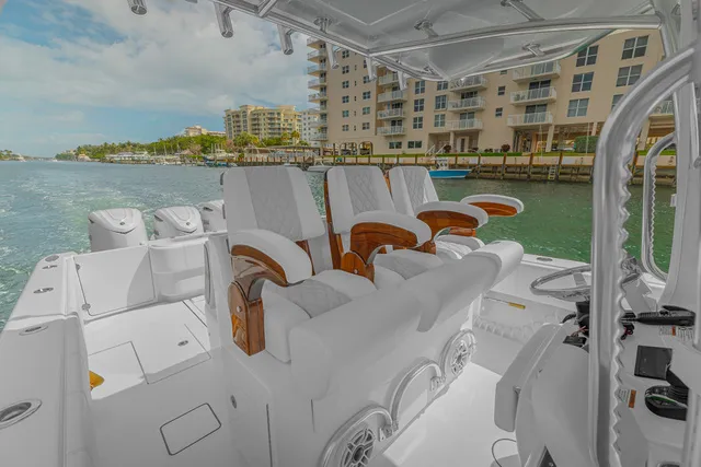 Slide: The Image of Contender 39ST CUSTOM BUILD 39' 2026 - 25