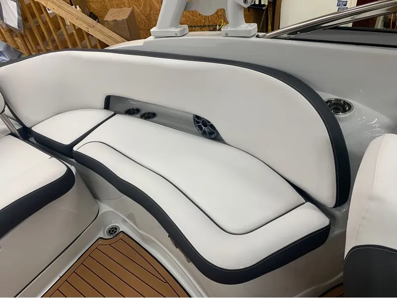Slide: The Image of Crownline Boats E260 XS 2024 - 15