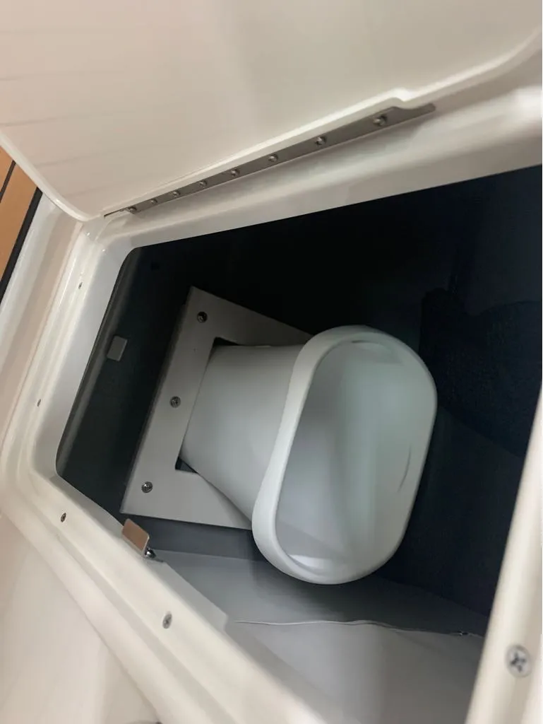 Slide: The Image of Crownline Boats E260 XS 2024 - 22