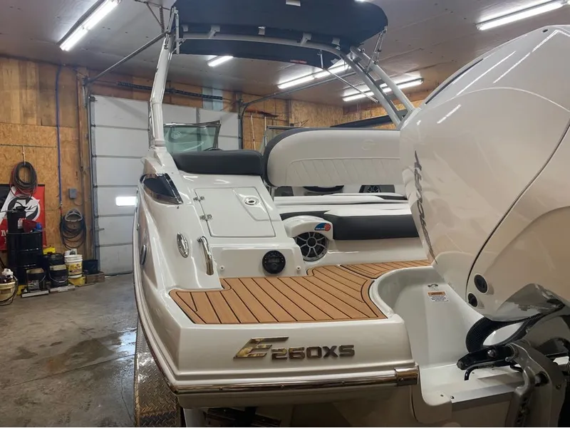 Slide: The Image of Crownline Boats E260 XS 2024 - 4