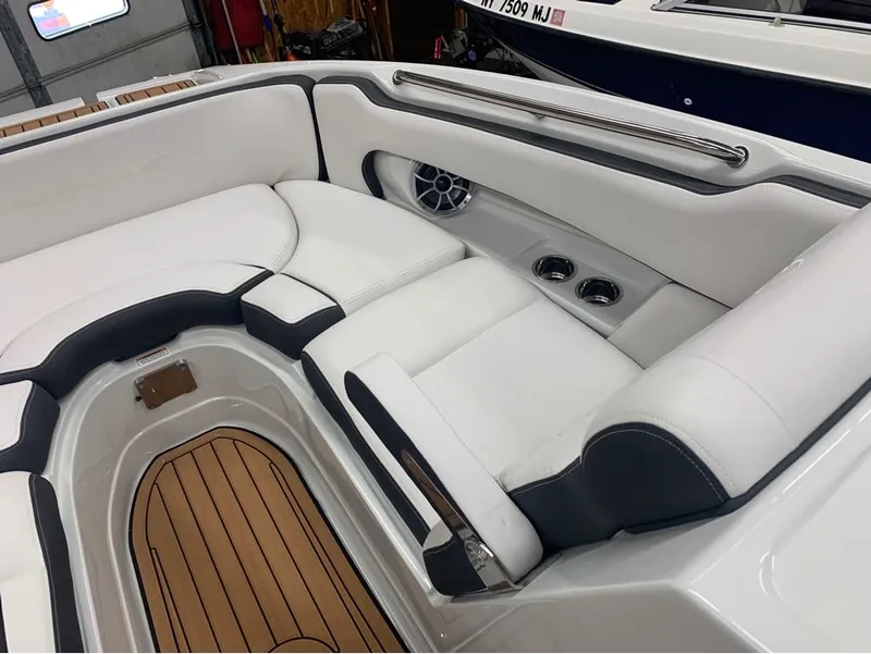 Slide: The Image of Crownline Boats E260 XS 2024 - 9