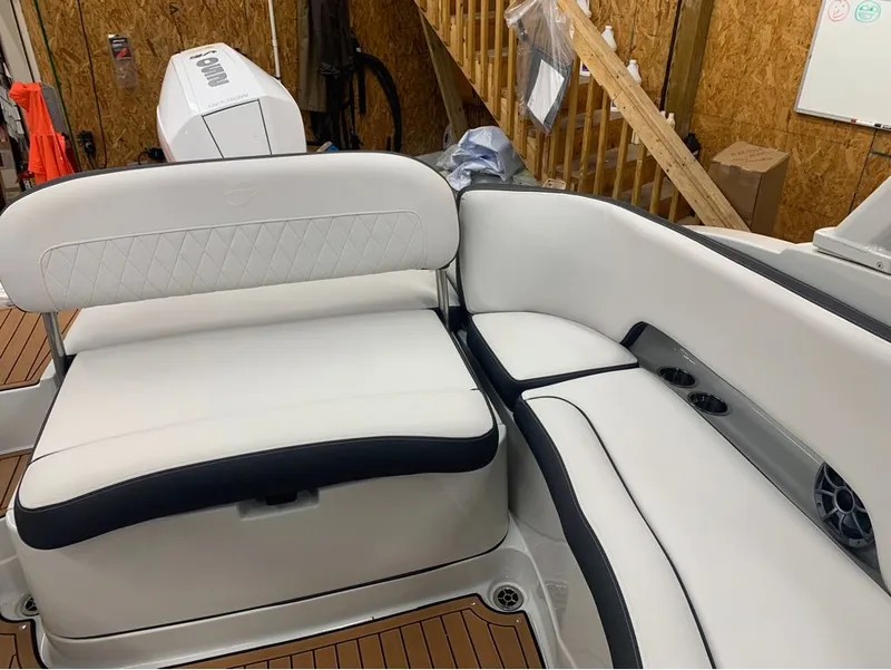 Slide: The Image of Crownline Boats E260 XS 2024 - 14