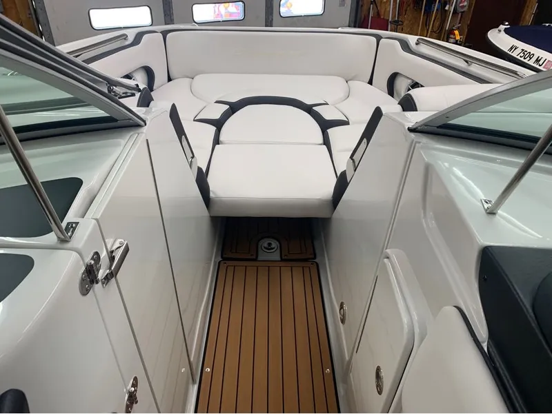 Slide: The Image of Crownline Boats E260 XS 2024 - 24