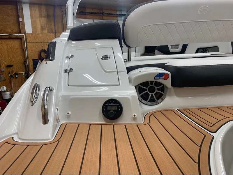 Slide: The Image of Crownline Boats E260 XS 2024 - 3