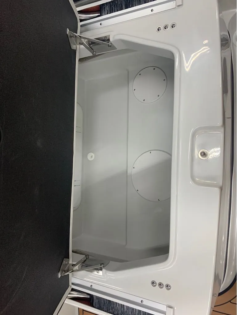 Slide: The Image of Crownline Boats E260 XS 2024 - 12