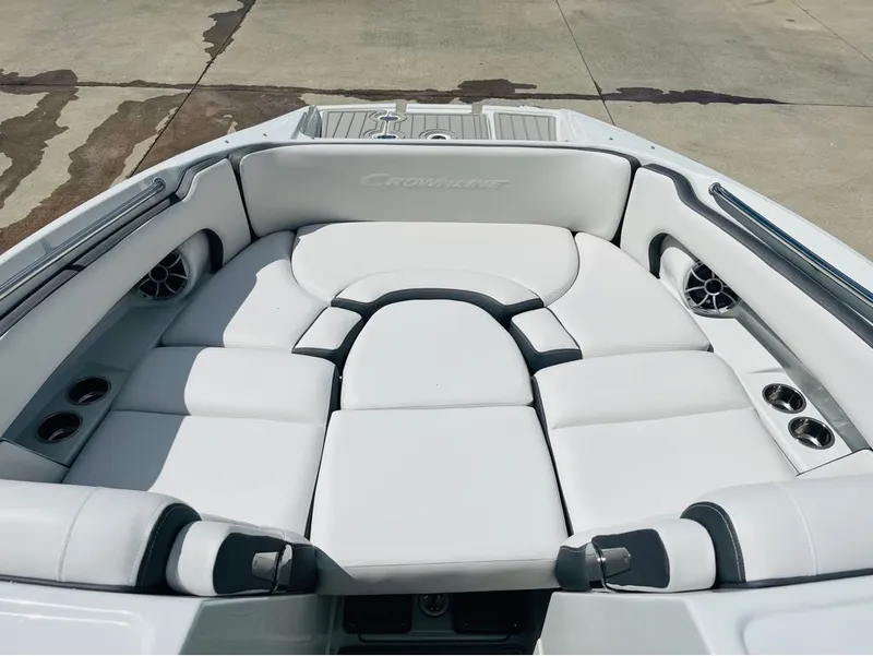 Slide: The Image of Crownline Boats E275 2024 - 7