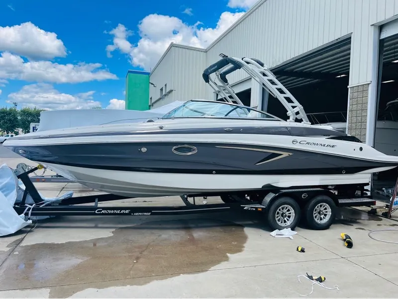 The Image of Crownline Boats E275 2024 - 0