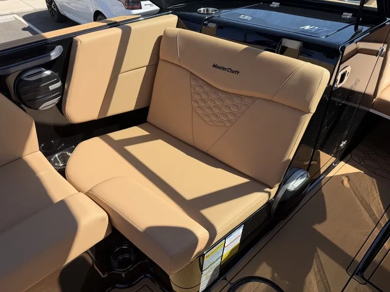Slide: The Image of MasterCraft NXT22 2027 - 10