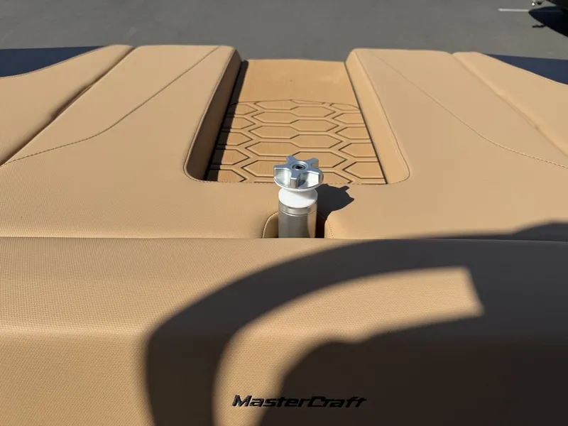 Slide: The Image of MasterCraft NXT22 2027 - 14