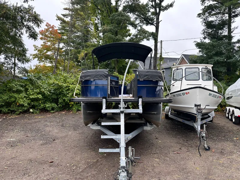 Slide: The Image of Harris Cruiser 230 2023 - 1
