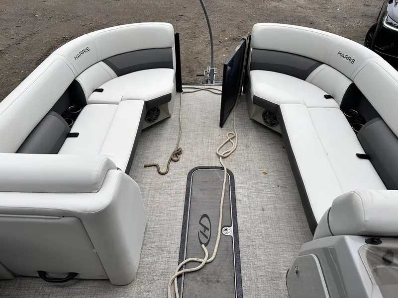 Slide: The Image of Harris Cruiser 230 2023 - 2