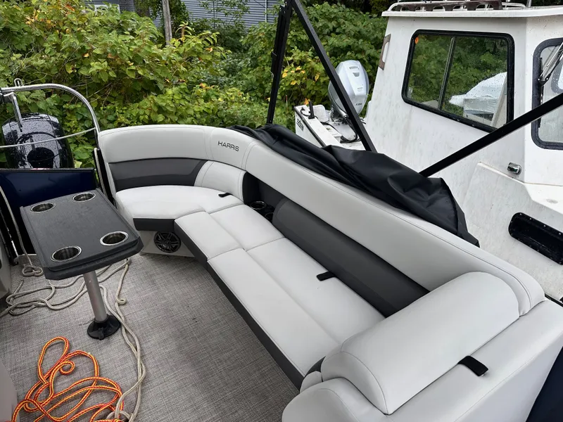 Slide: The Image of Harris Cruiser 230 2023 - 4