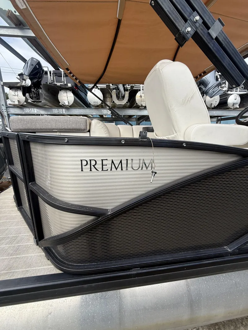 Slide: The Image of Godfrey SW215 PREMIUM 2018 - 23