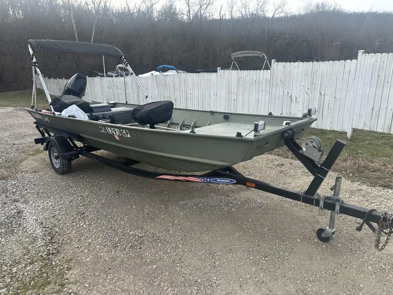 Slide: The Image of Alumacraft Angler 2020 - 5