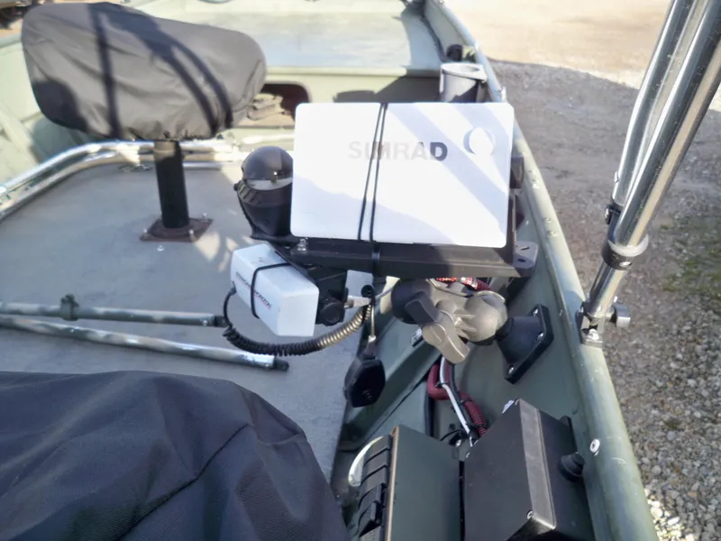 Slide: The Image of Alumacraft Angler 2020 - 10