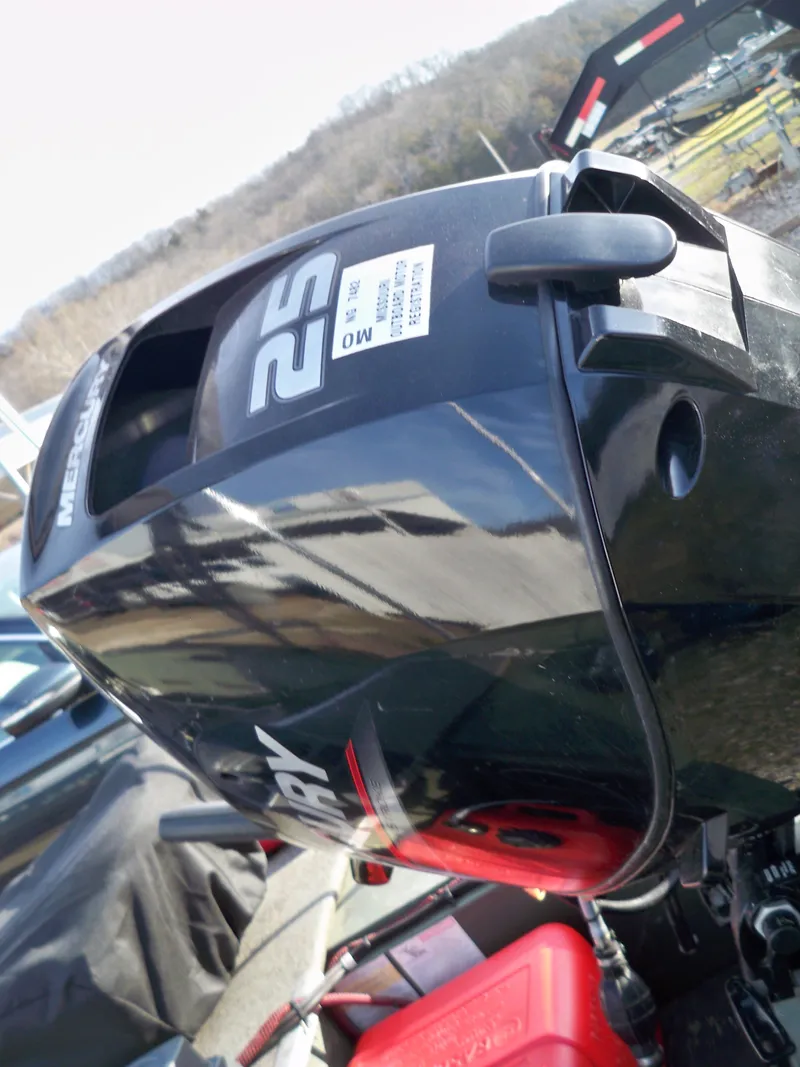 Slide: The Image of Alumacraft Angler 2020 - 7