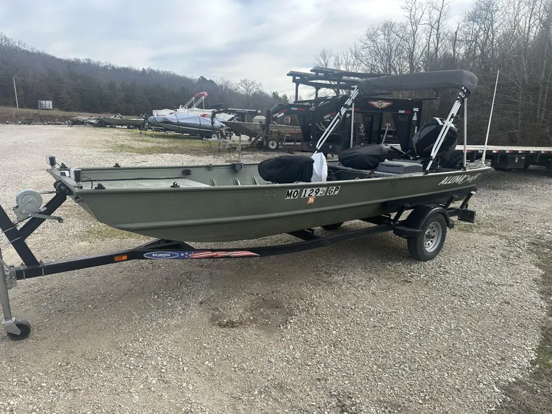 Slide: The Image of Alumacraft Angler 2020 - 2