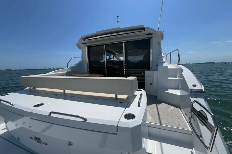 Slide: The Image of Cruisers Yachts 46 Cantius 2025 - 11