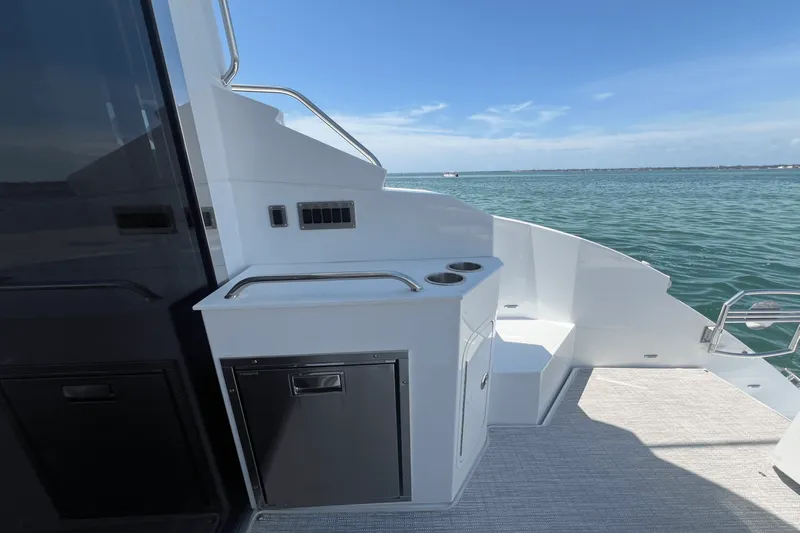 Slide: The Image of Cruisers Yachts 46 Cantius 2025 - 31