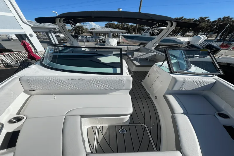 Slide: The Image of Sea Ray SDX 250 Outboard 2025 - 14