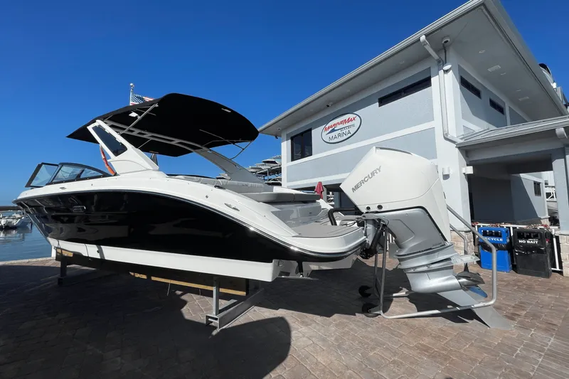 Slide: The Image of Sea Ray SDX 250 Outboard 2025 - 3