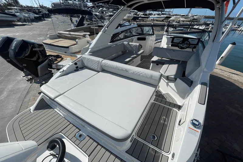 Slide: The Image of Sea Ray SDX 250 Outboard 2025 - 4