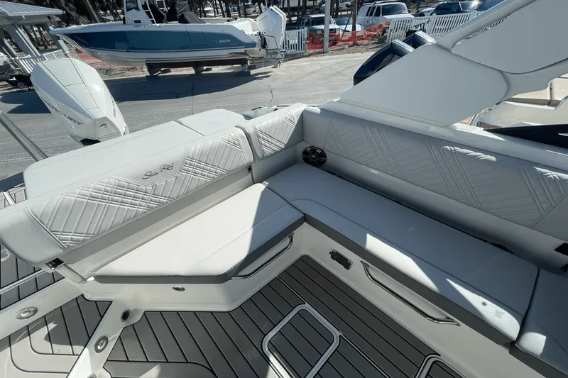 Slide: The Image of Sea Ray SDX 250 Outboard 2025 - 6