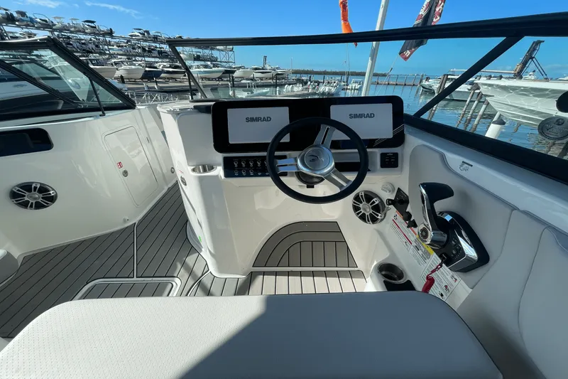 Slide: The Image of Sea Ray SDX 250 Outboard 2025 - 8