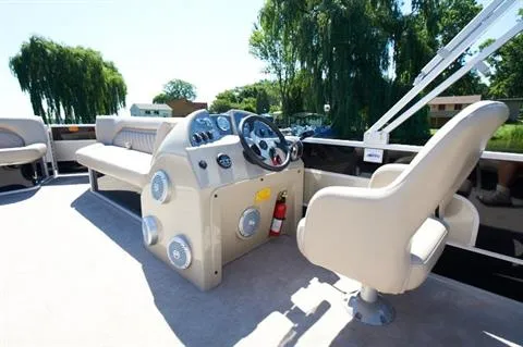Slide: The Image of Crest Wave 230 Touring L 2012 - 1