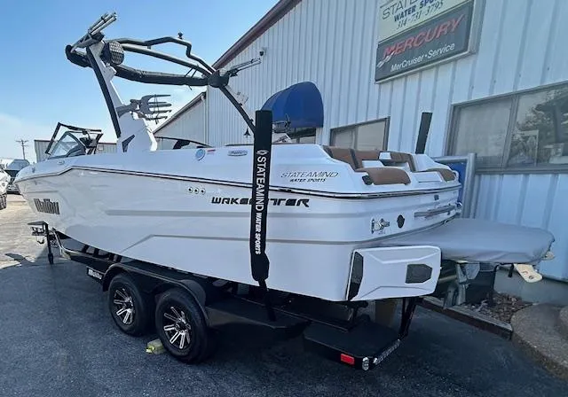 Slide: The Image of Malibu Wakesetter 22MXZ 2025 - 2