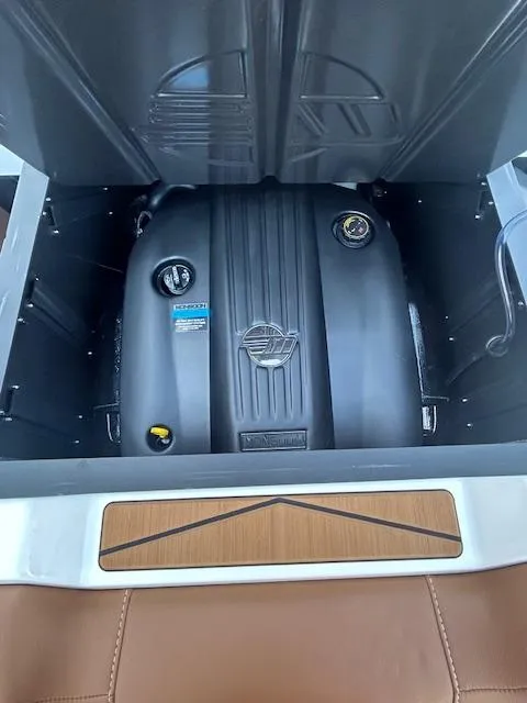 Slide: The Image of Malibu Wakesetter 22MXZ 2025 - 21