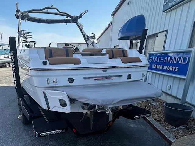 Slide: The Image of Malibu Wakesetter 22MXZ 2025 - 3